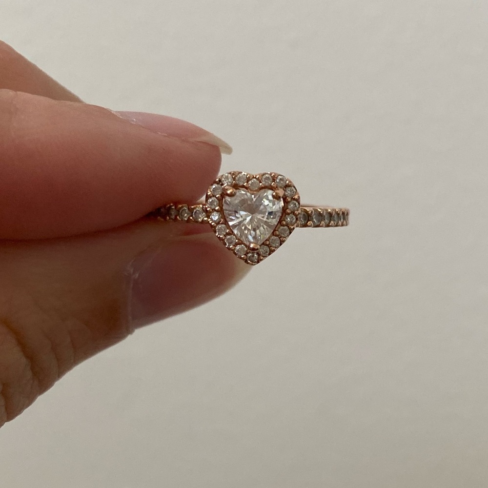 Rosegold elevated heart ring from Pandora